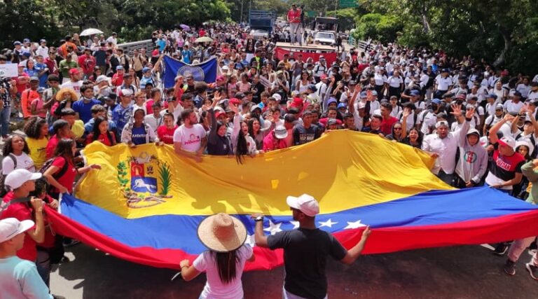 Presidente Nicolás Maduro felicita a los estudiantes en su día