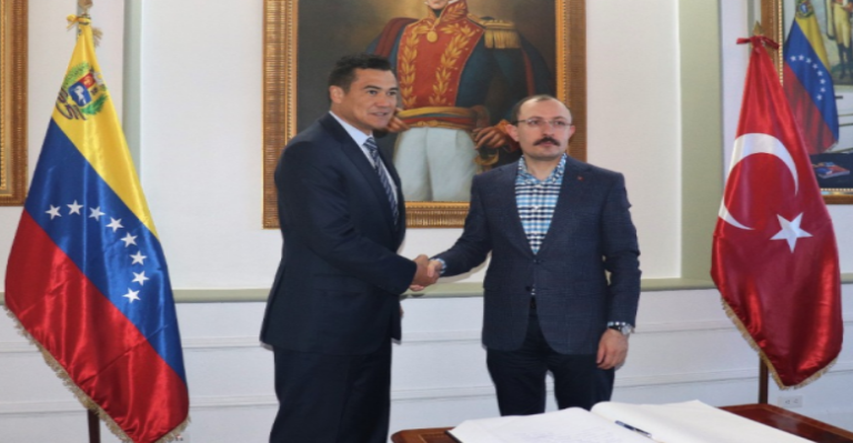 Ministro de Comercio de Türkiye llegó a Venezuela para fortalecer relaciones comerciales