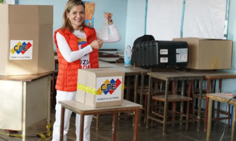 Ministra de Comercio: Venezuela está mostrando al mundo su vocación democrática