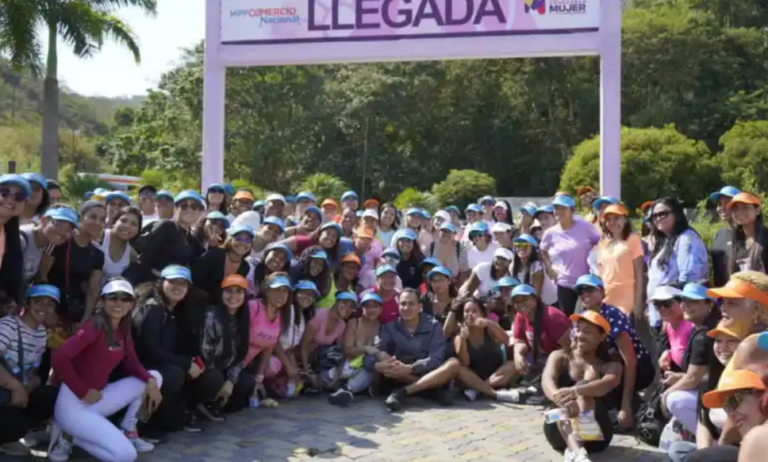 Ministerio de Comercio Nacional celebra a la mujer en su día con actividades deportivas