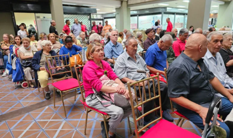 Jornada “Más Años, Más Amor” beneficia a 463 Jubilados del ministerio de Comercio Nacional