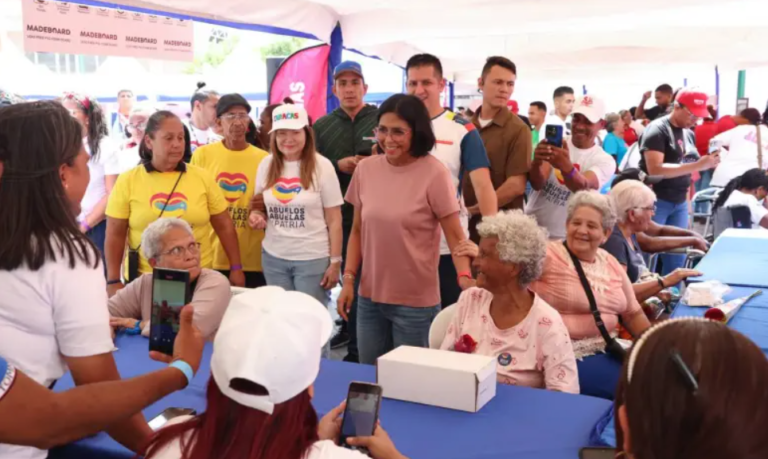 Más Años, Más Amor: Un Encuentro de Generaciones en San Agustín